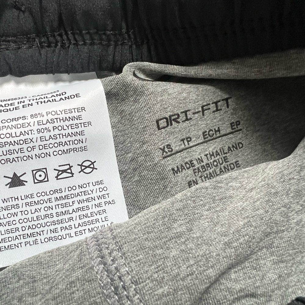 Nike Dri-fit girls shorts - Picture 3 of 9